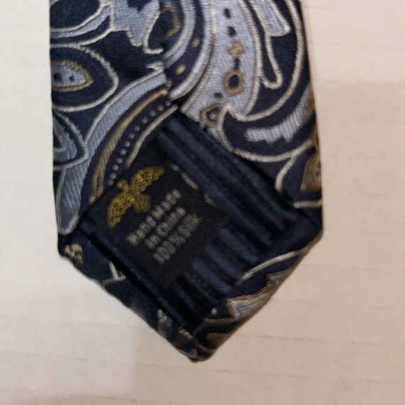 Eagle 100% silk necktie, blue silver in color Paisley pattern - Picture 5 of 6